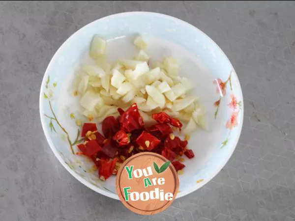 Fried diced scallops with agaric and egg