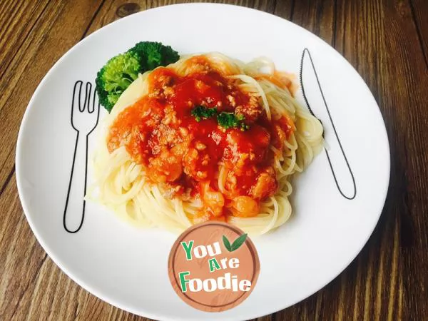 Spaghetti with tomato and minced meat