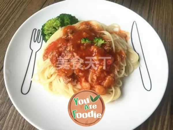 Spaghetti with tomato and minced meat